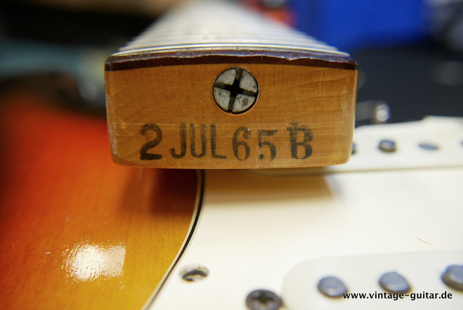 img/vintage/4921/Fender-Stratocaster-1965-sunburst-032.JPG