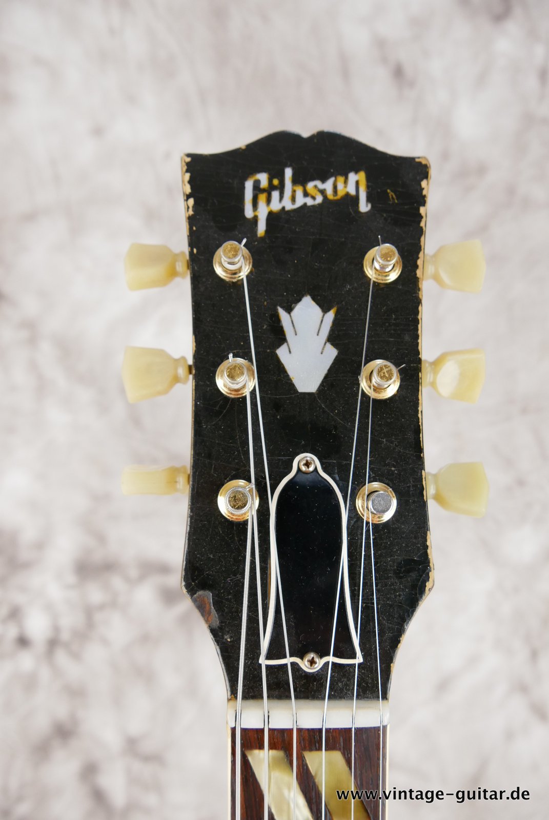 Gibson_ES_295_Scotty_Moore_Goldtop_1952-009.JPG