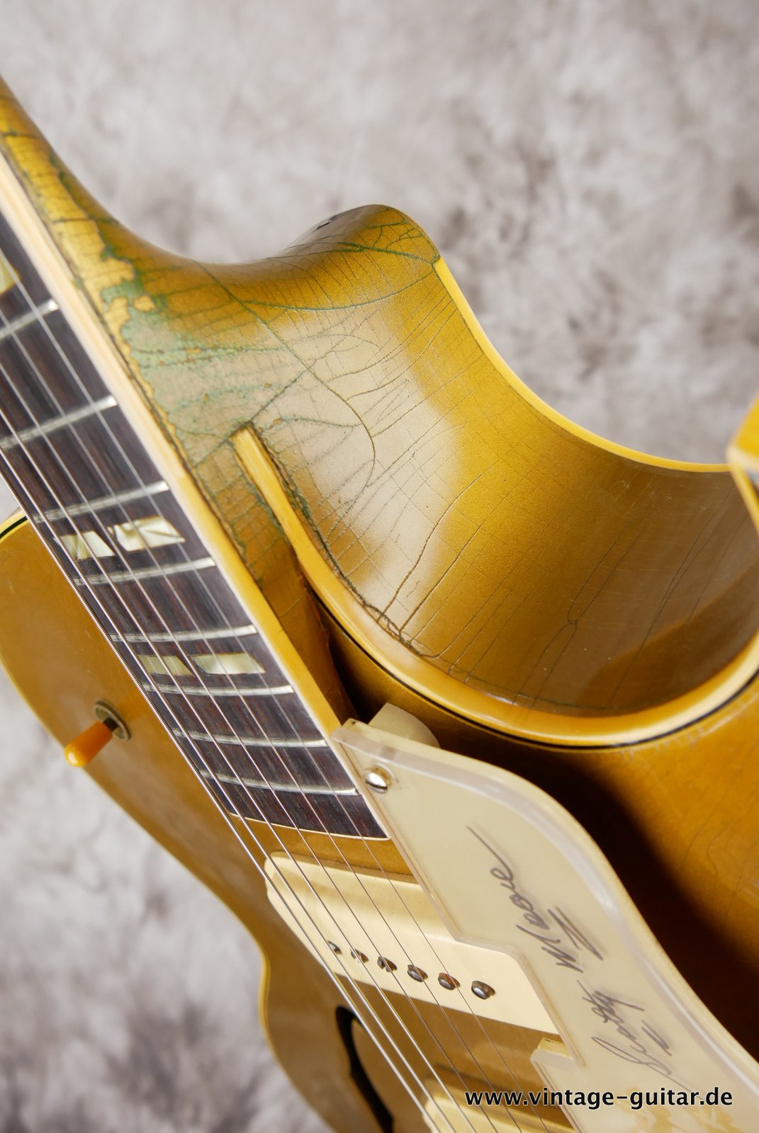 Gibson_ES_295_Scotty_Moore_Goldtop_1952-018.JPG