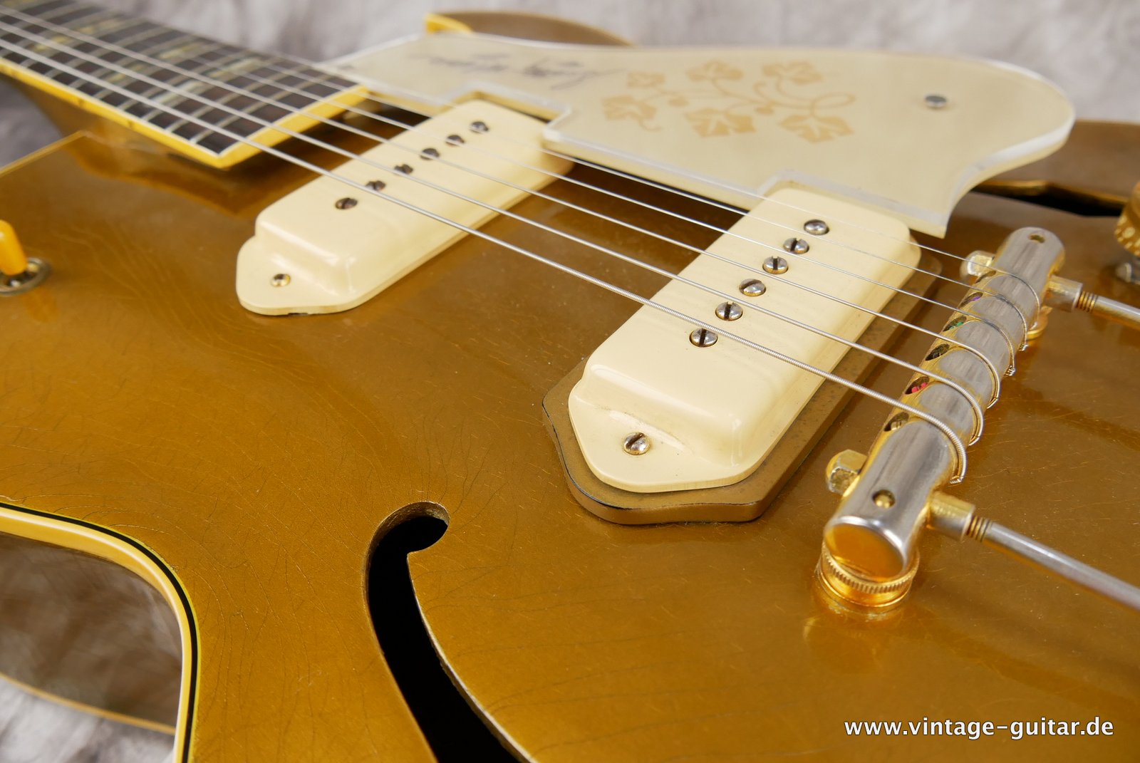 Gibson_ES_295_Scotty_Moore_Goldtop_1952-019.JPG