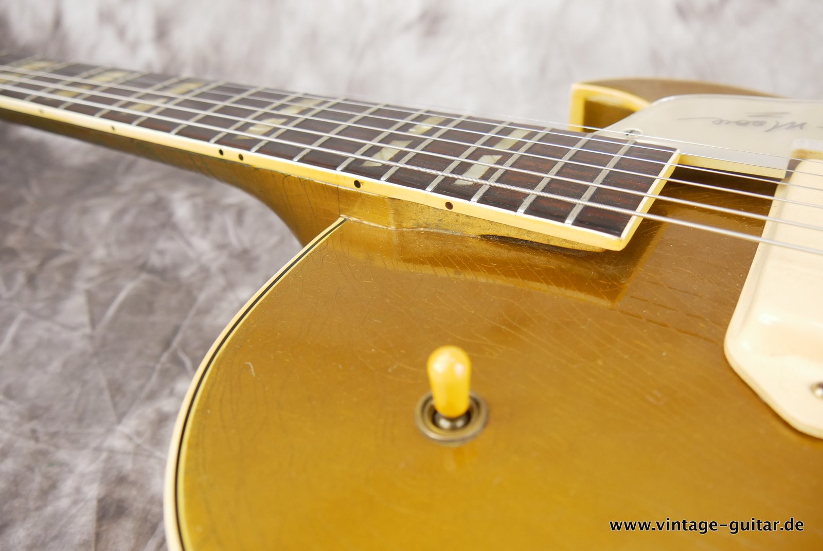 Gibson_ES_295_Scotty_Moore_Goldtop_1952-022.JPG