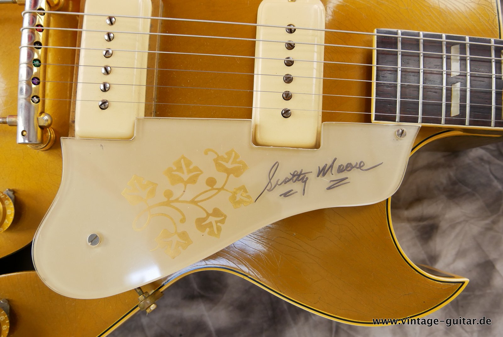 Gibson_ES_295_Scotty_Moore_Goldtop_1952-023.JPG