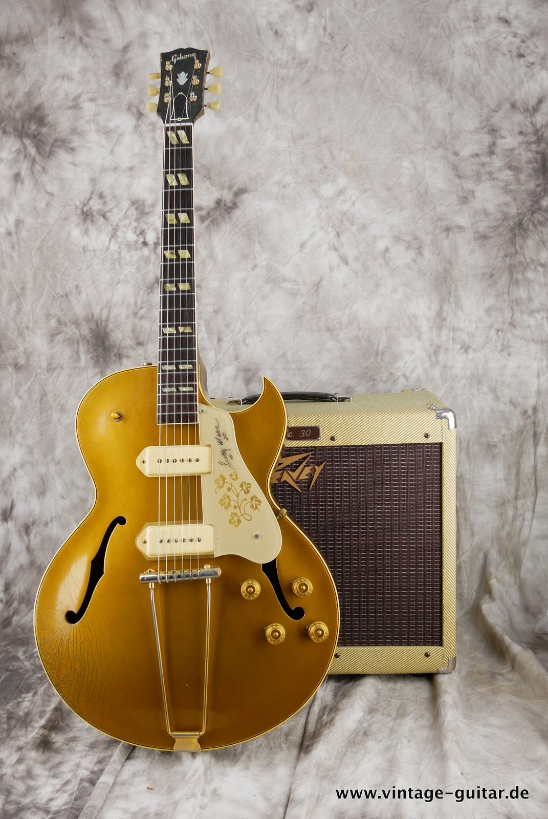 Gibson_ES_295_Scotty_Moore_Goldtop_1952-024.JPG