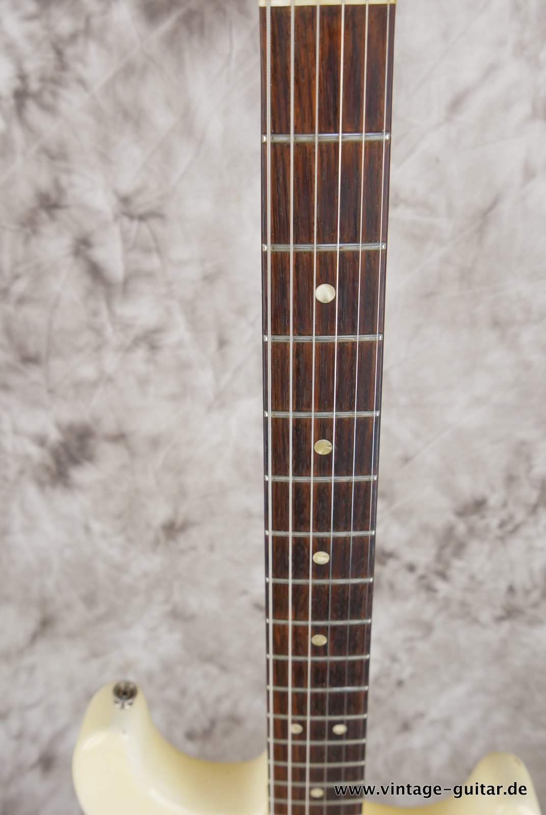img/vintage/4929/Fender_Stratocaster_olympic_white_refinish_1966-011.JPG