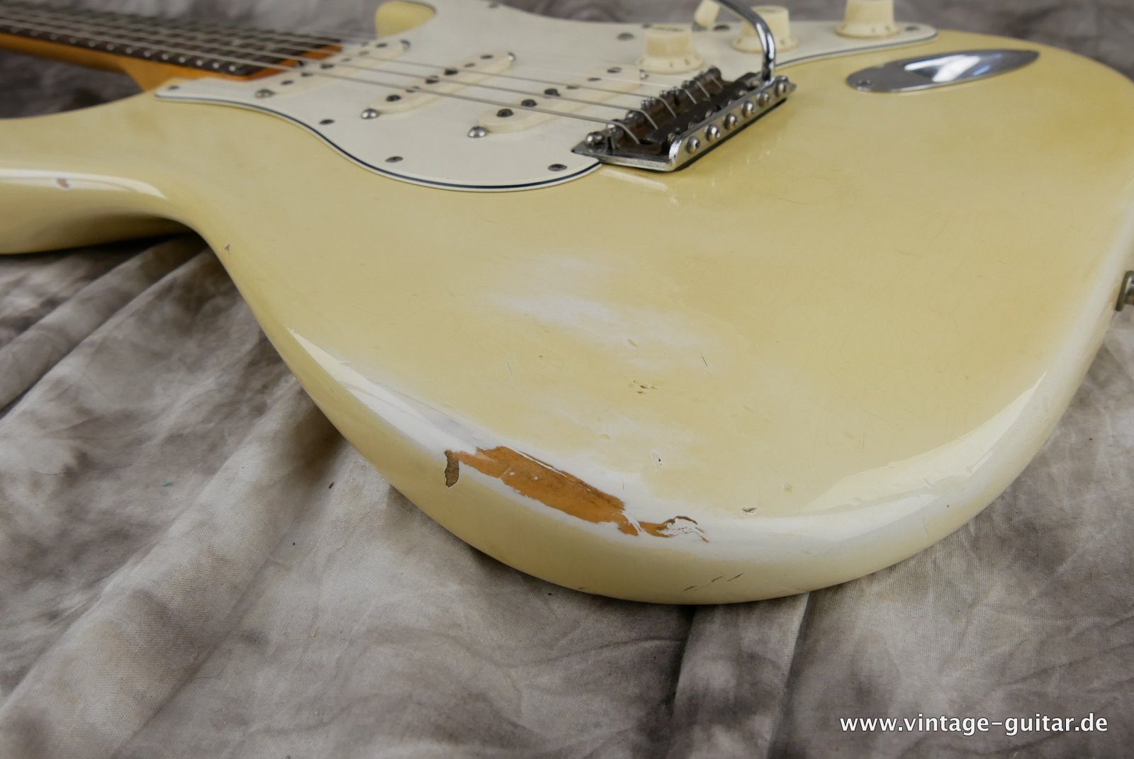 img/vintage/4929/Fender_Stratocaster_olympic_white_refinish_1966-018.JPG