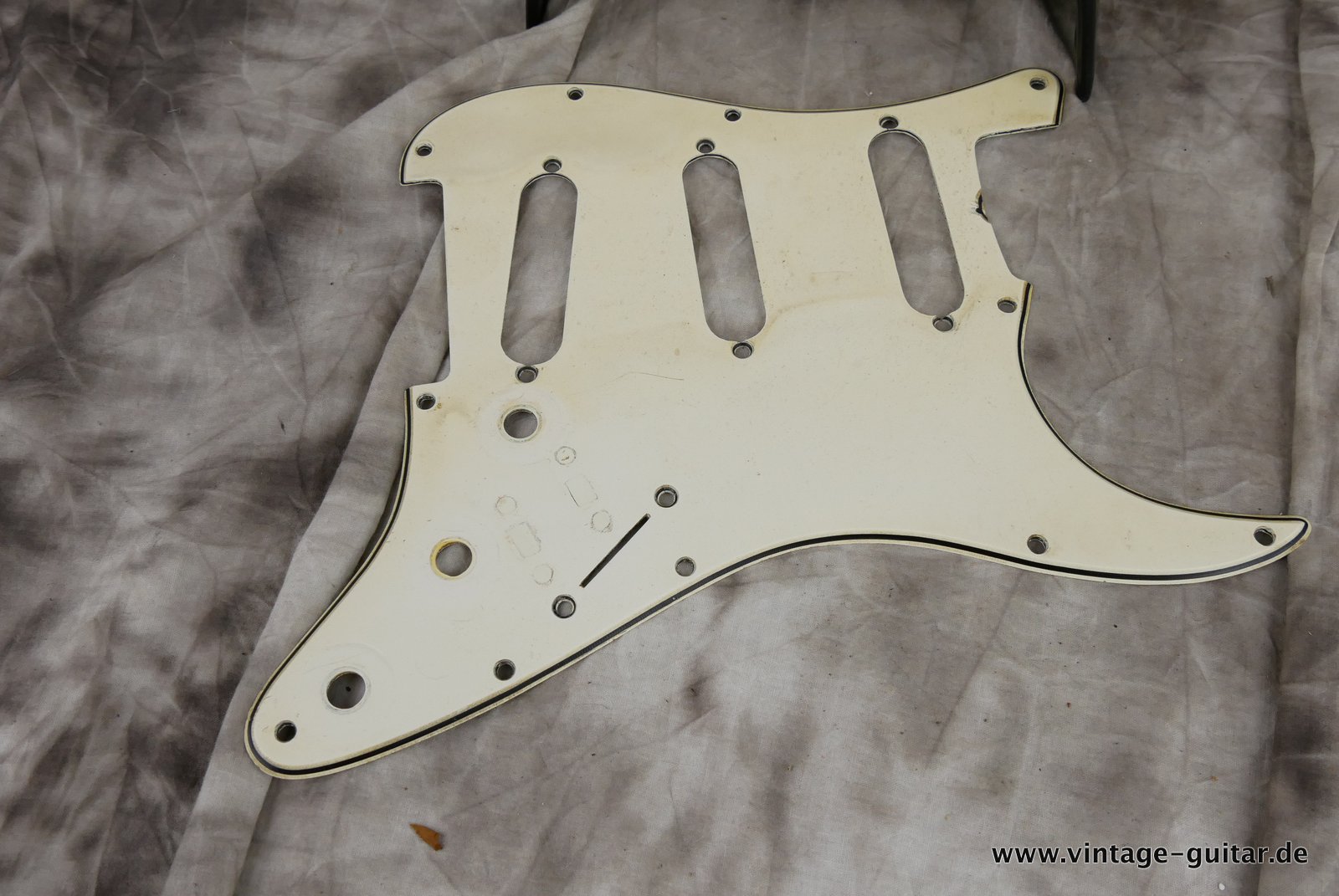 img/vintage/4929/Fender_Stratocaster_olympic_white_refinish_1966-020.JPG