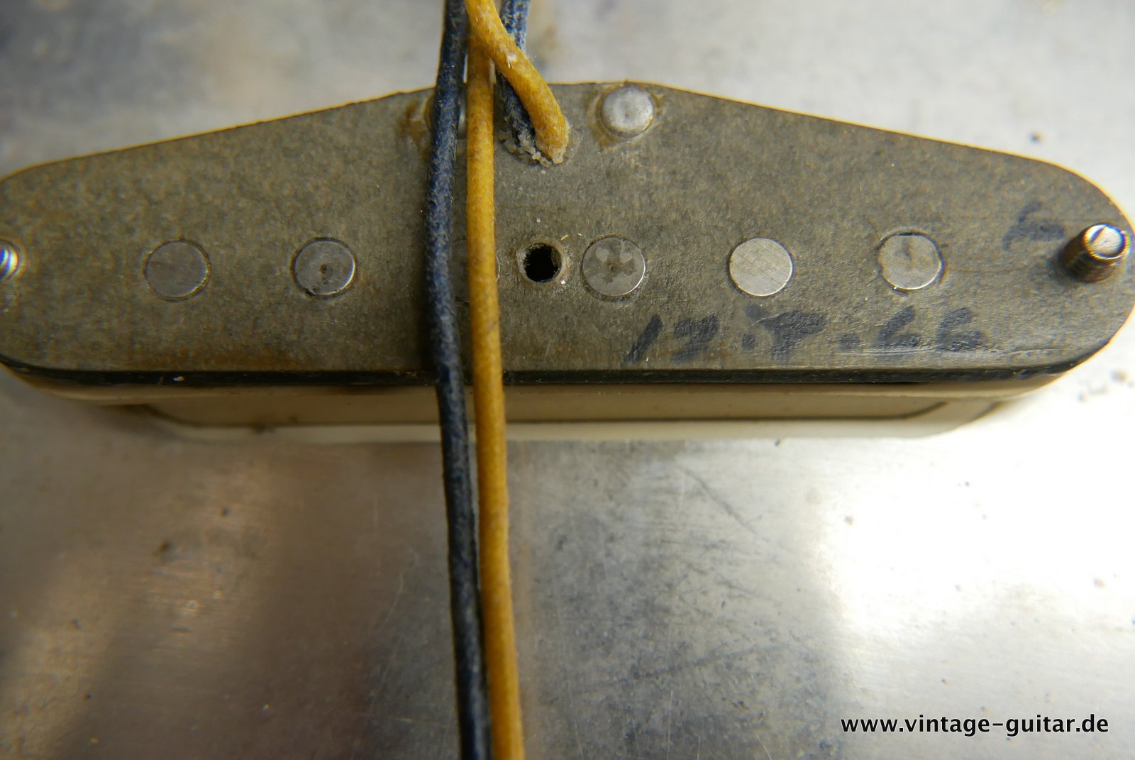 img/vintage/4929/Fender_Stratocaster_olympic_white_refinish_1966-032.JPG