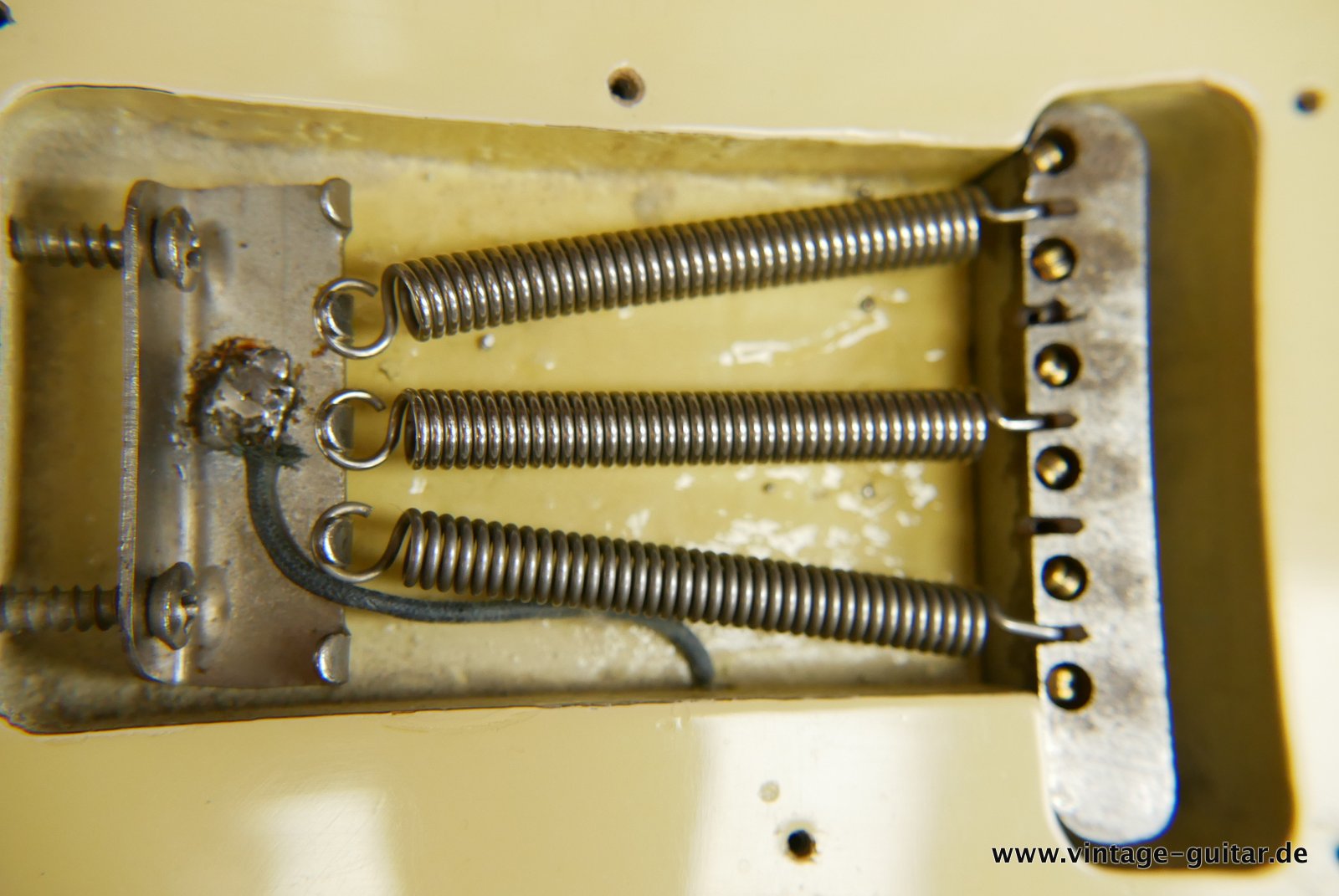 img/vintage/4929/Fender_Stratocaster_olympic_white_refinish_1966-039.JPG