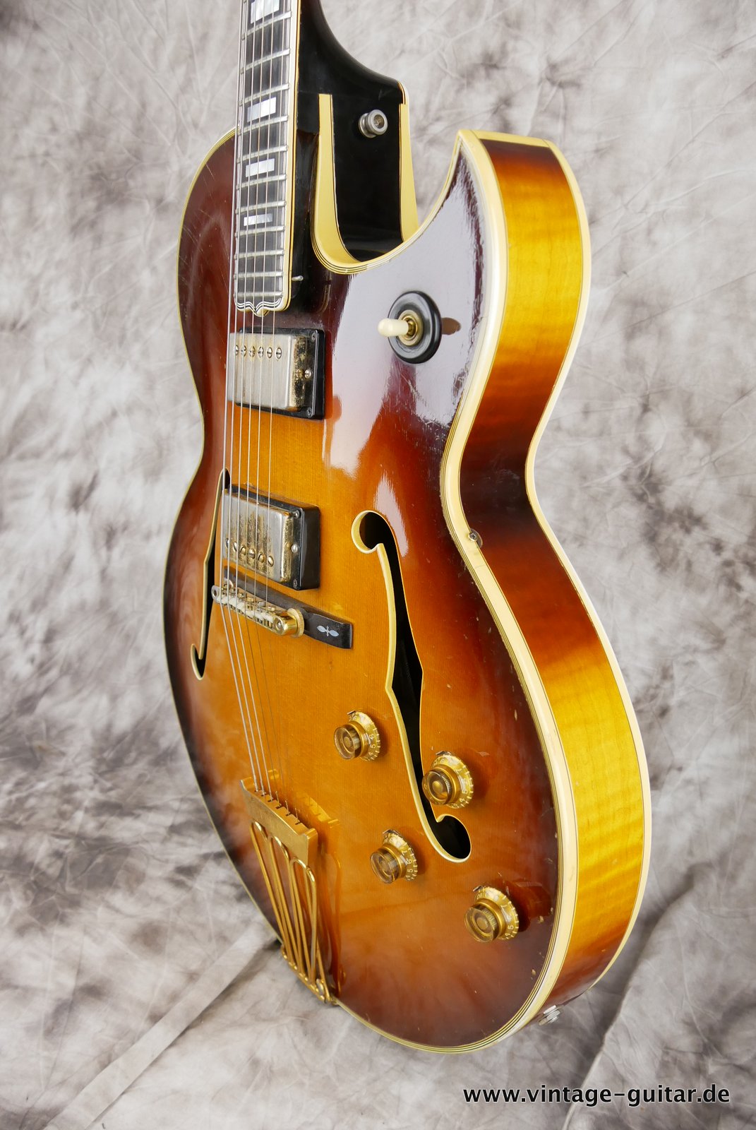 Gibson_Byrdland_sunburst_1961-006.JPG