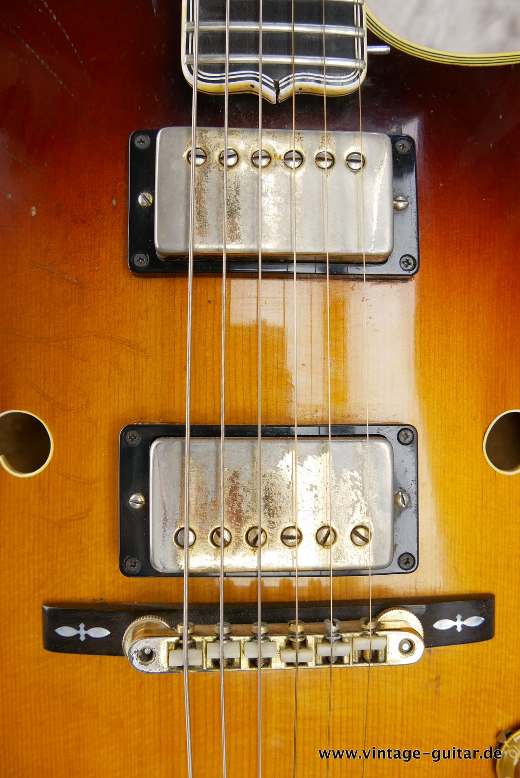 Gibson_Byrdland_sunburst_1961-023.JPG