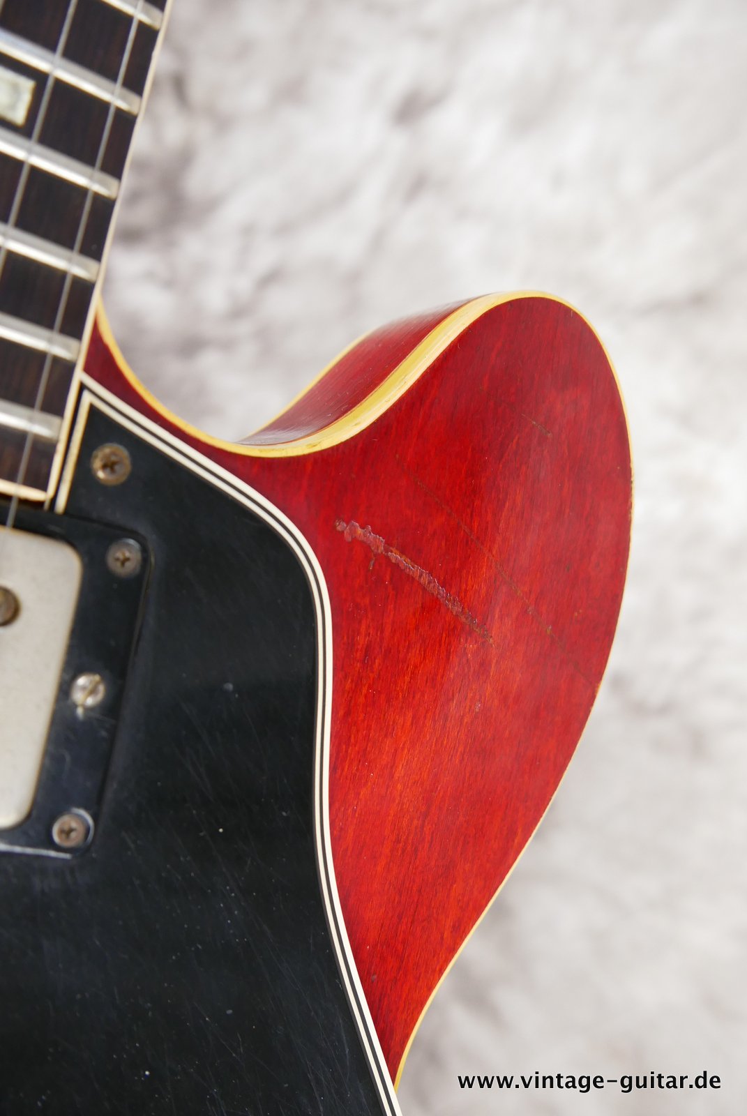 Gibson_ES_335_TDC_cherry_1964-017.JPG