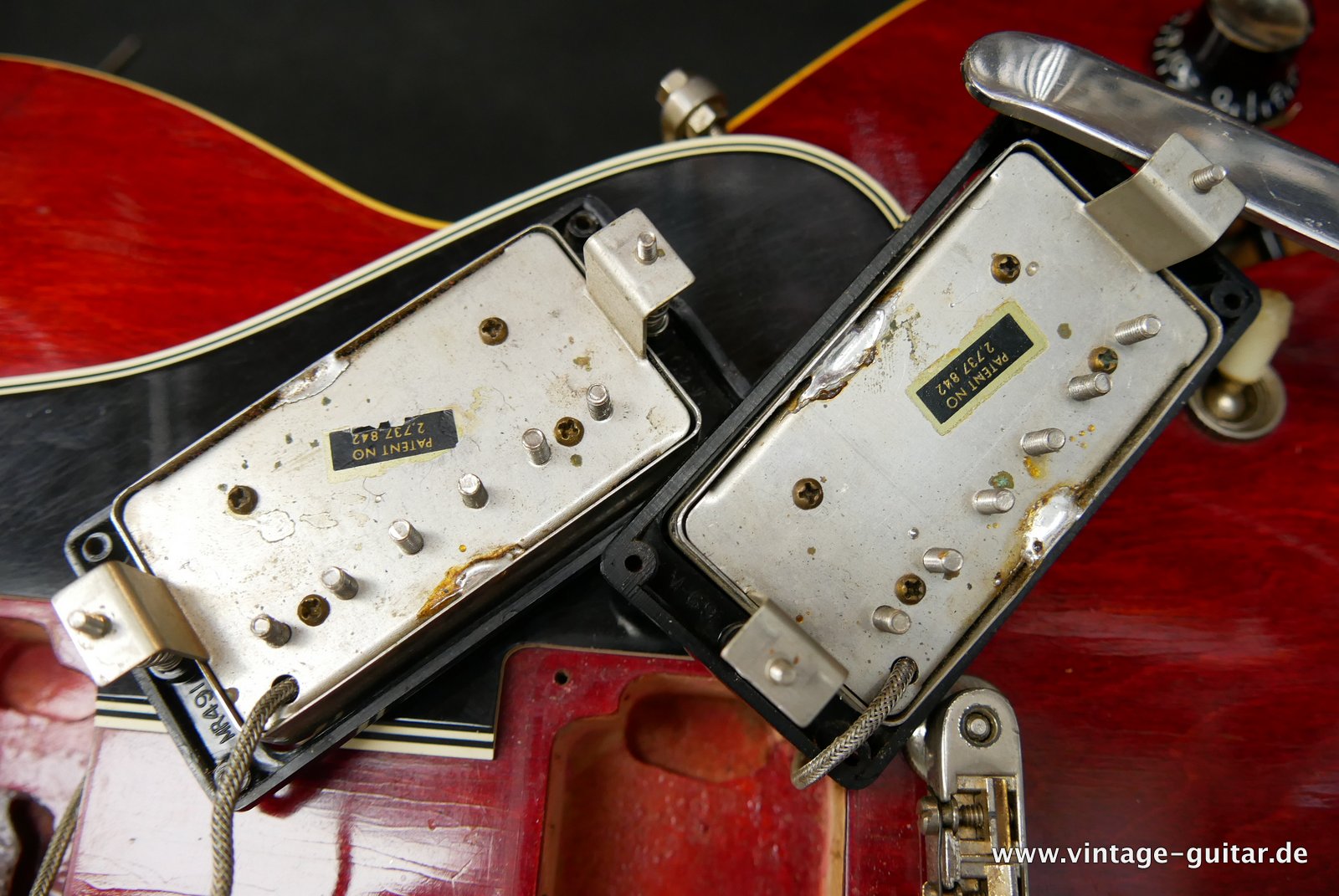 Gibson_ES_335_TDC_cherry_1964-031.JPG