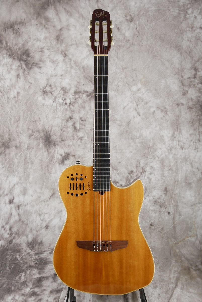 Godin_Multiac_Nylon_natural_Canada_2011-001.JPG