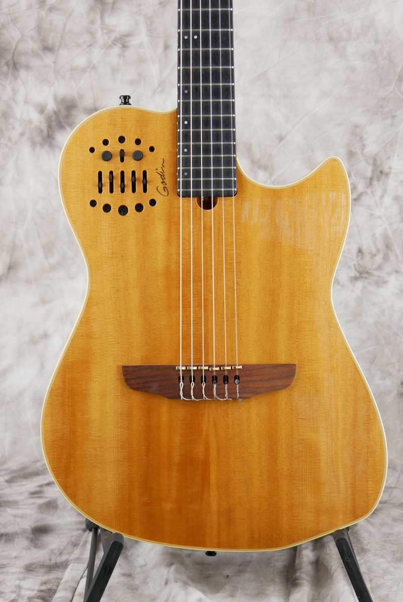 Godin_Multiac_Nylon_natural_Canada_2011-003.JPG