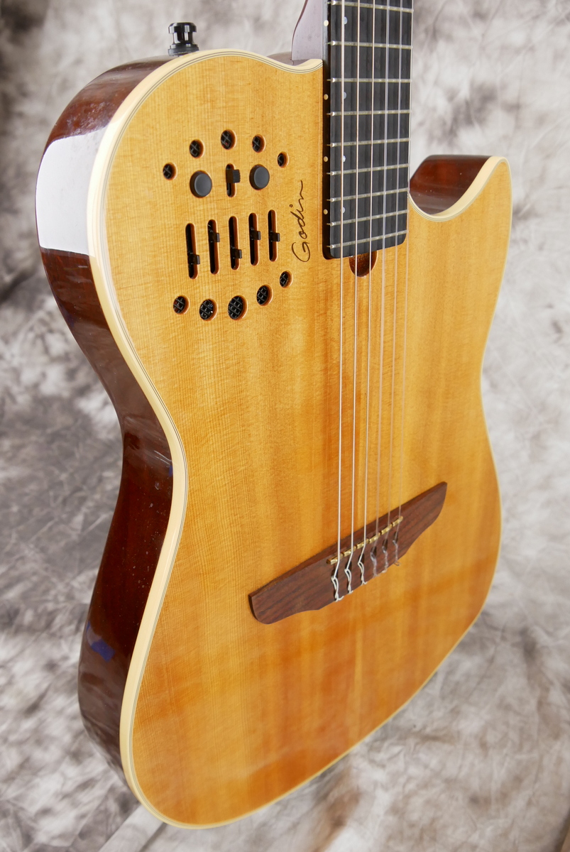 Godin_Multiac_Nylon_natural_Canada_2011-005.JPG