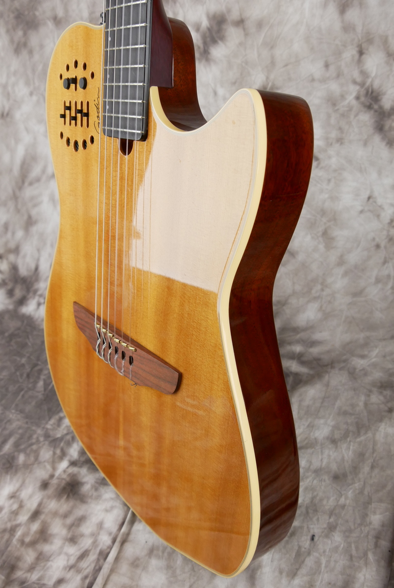 Godin_Multiac_Nylon_natural_Canada_2011-006.JPG