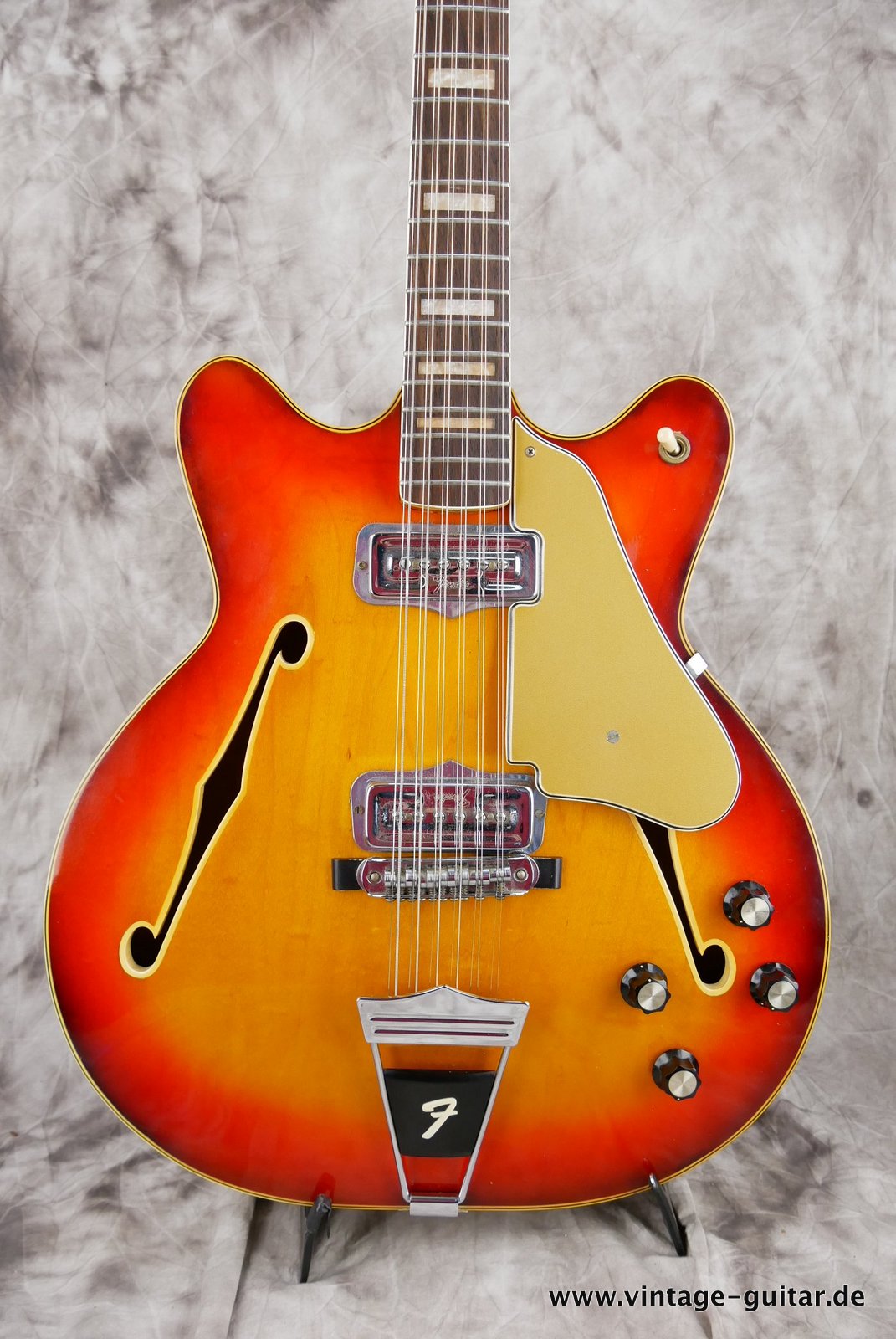 Fender_Coronado_XI_sunburst_1966-003.JPG