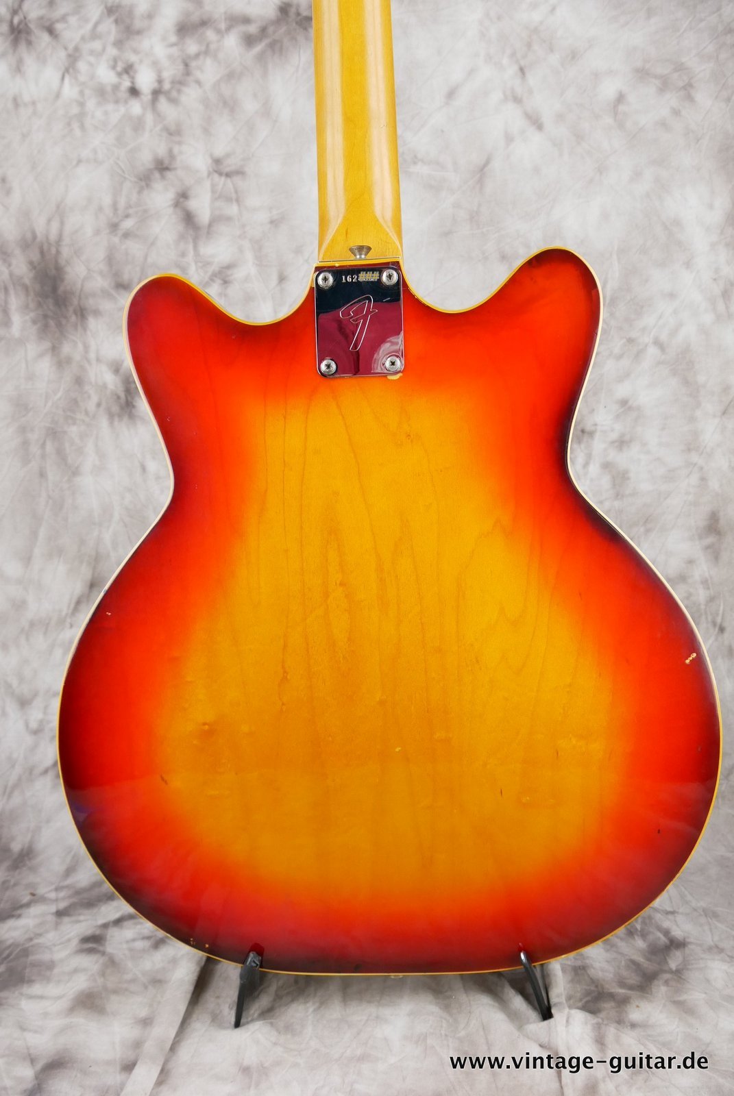 Fender_Coronado_XI_sunburst_1966-004.JPG