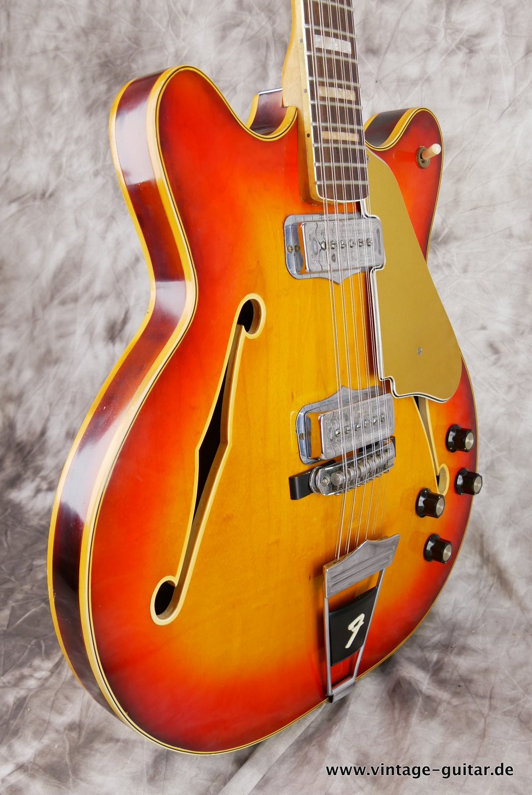 Fender_Coronado_XI_sunburst_1966-005.JPG
