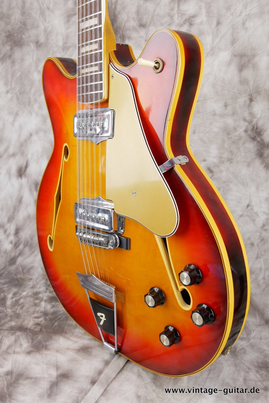 Fender_Coronado_XI_sunburst_1966-006.JPG