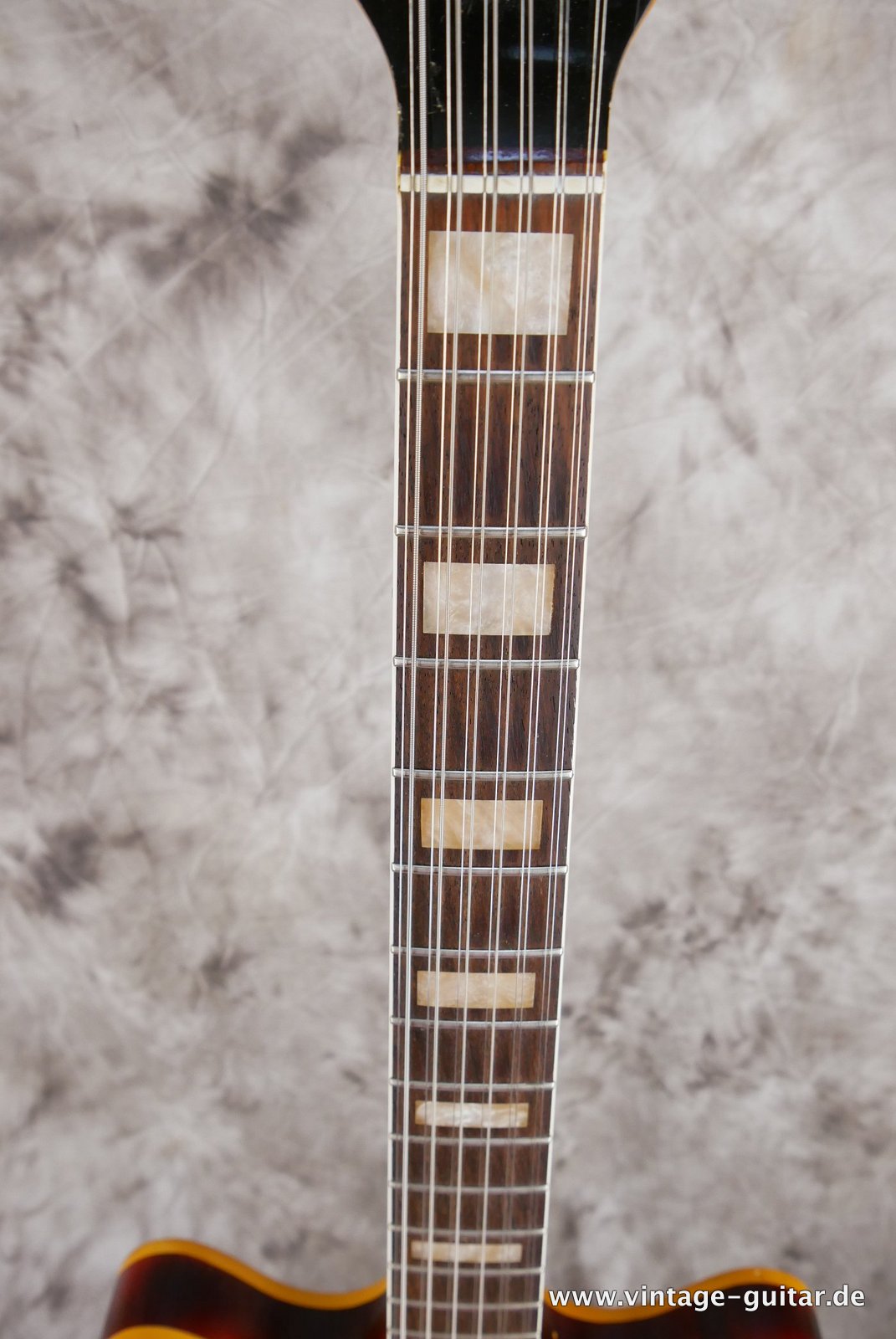 Fender_Coronado_XI_sunburst_1966-011.JPG