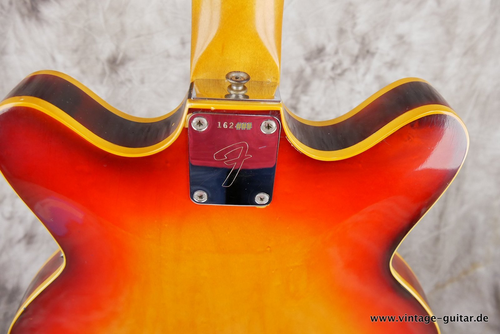 Fender_Coronado_XI_sunburst_1966-018.JPG