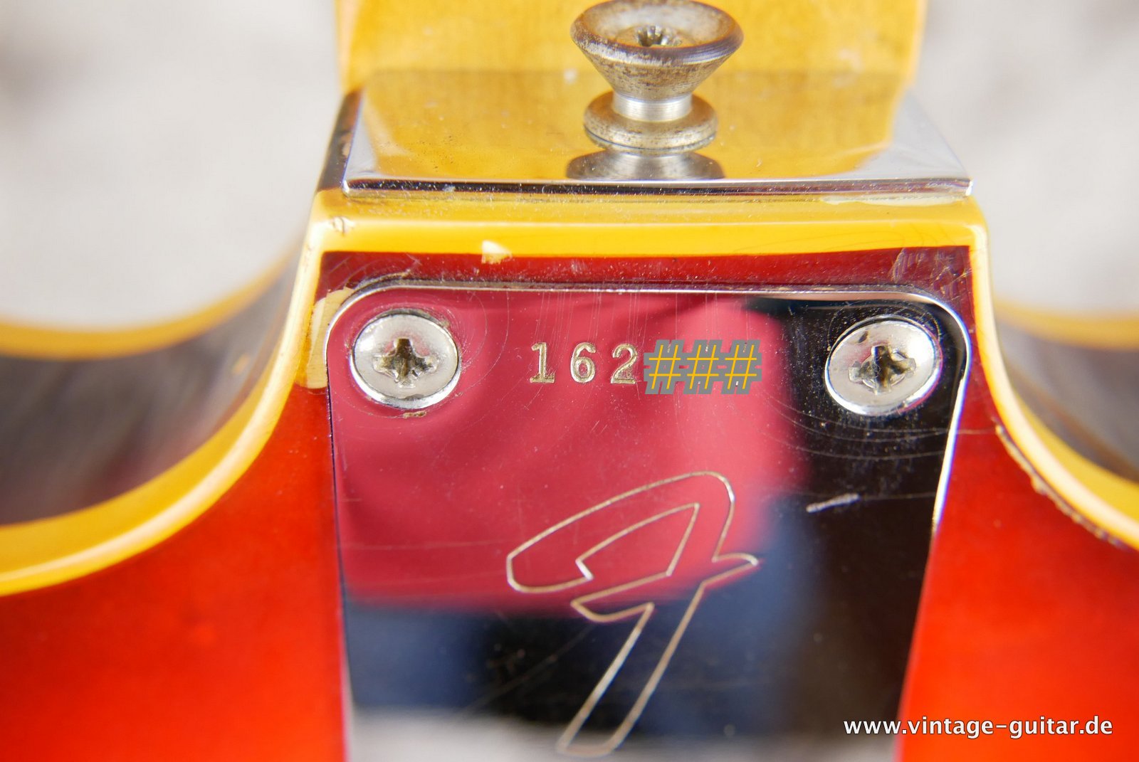 img/vintage/4938/Fender_Coronado_XI_sunburst_1966-019.JPG