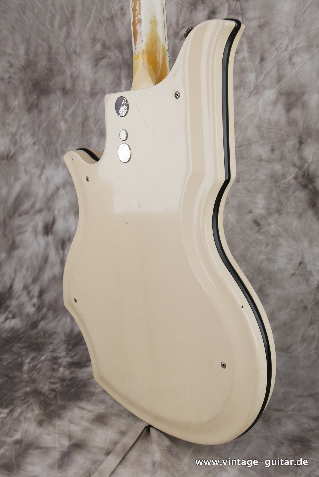 img/vintage/4939/National_Glenwood_fibreglass_body_white_1961-008.JPG