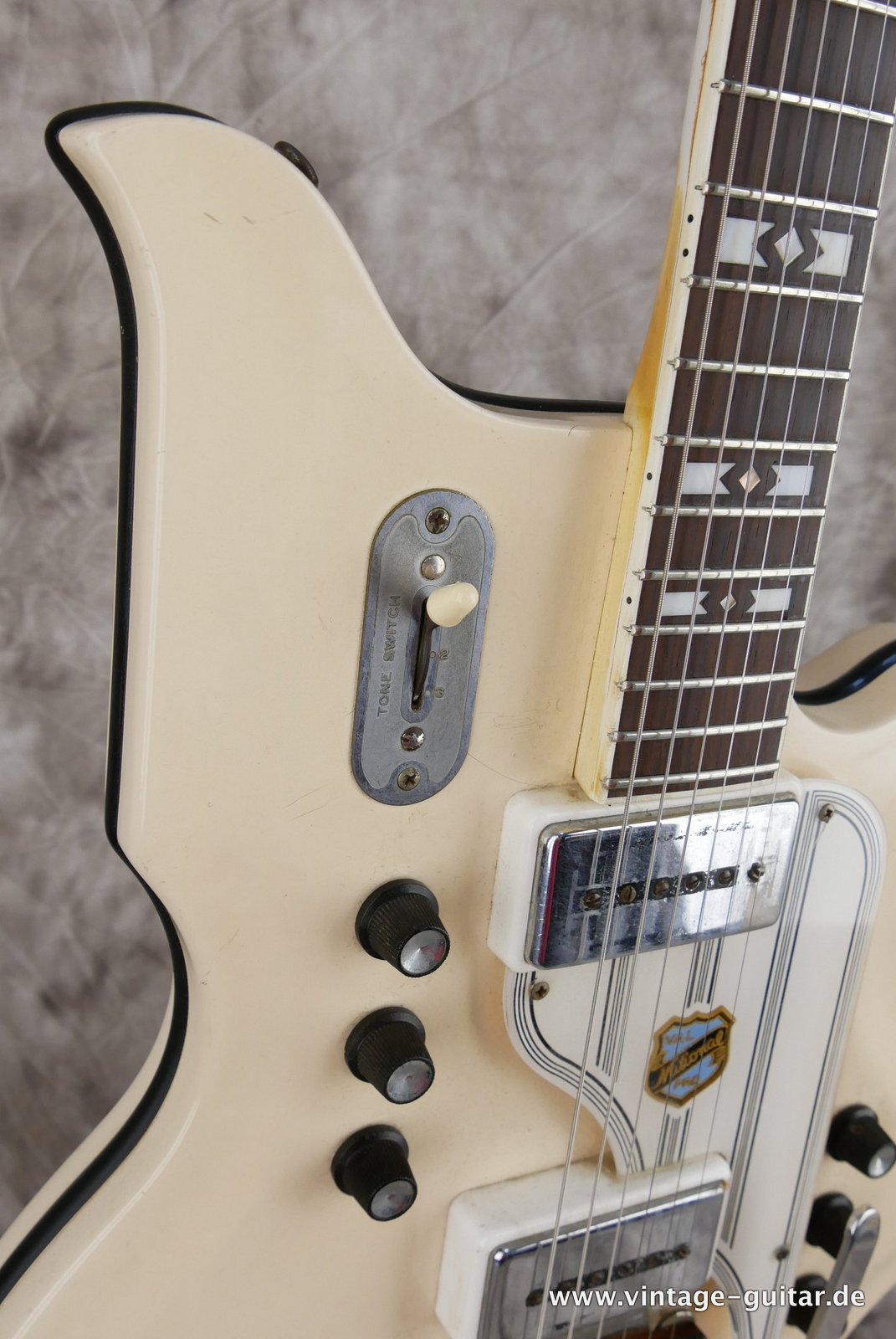 img/vintage/4939/National_Glenwood_fibreglass_body_white_1961-013.JPG