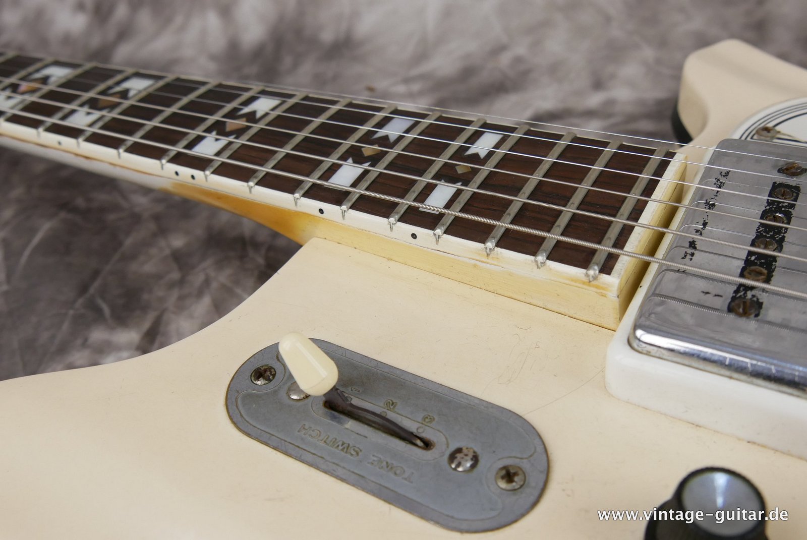 img/vintage/4939/National_Glenwood_fibreglass_body_white_1961-019.JPG