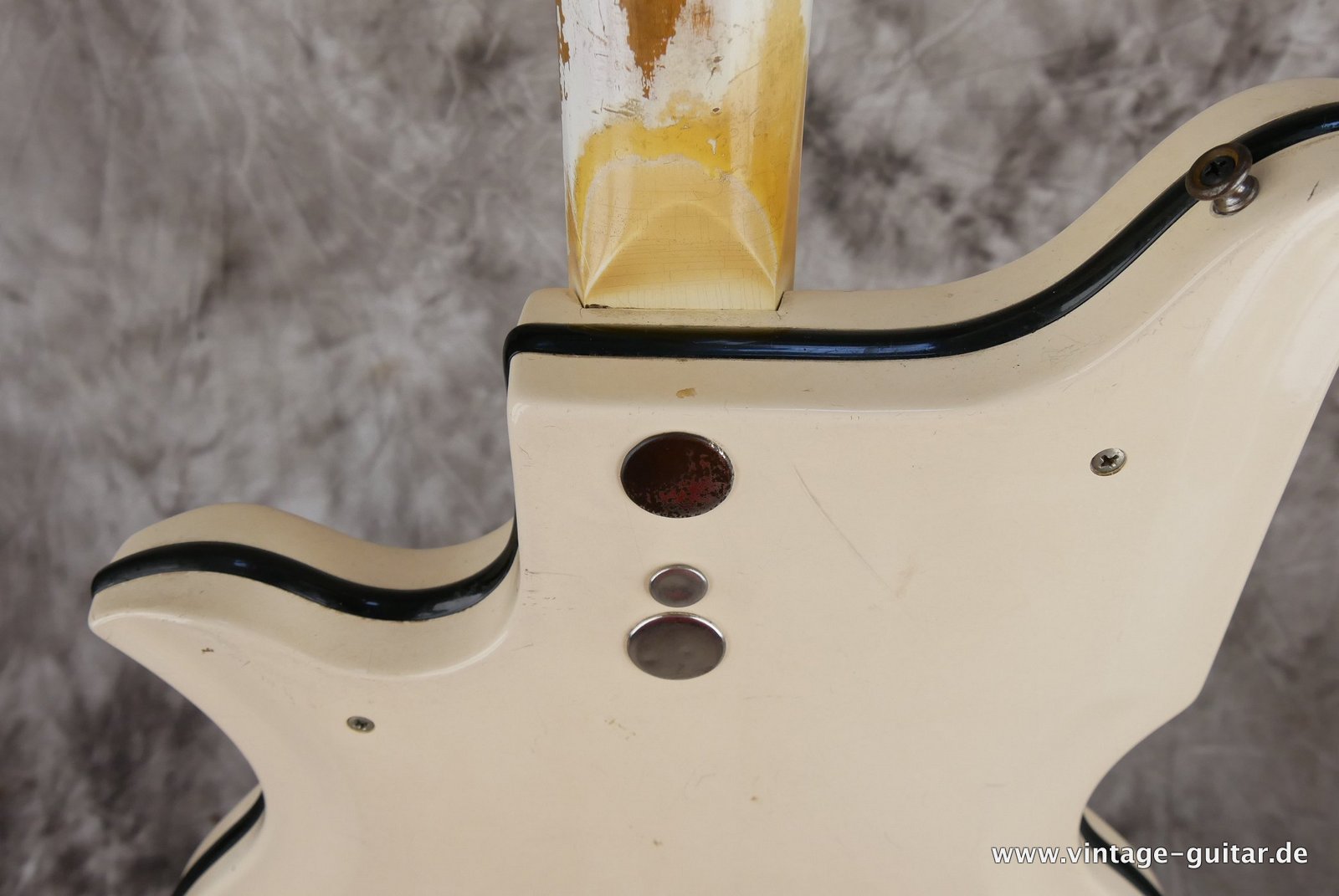 img/vintage/4939/National_Glenwood_fibreglass_body_white_1961-022.JPG