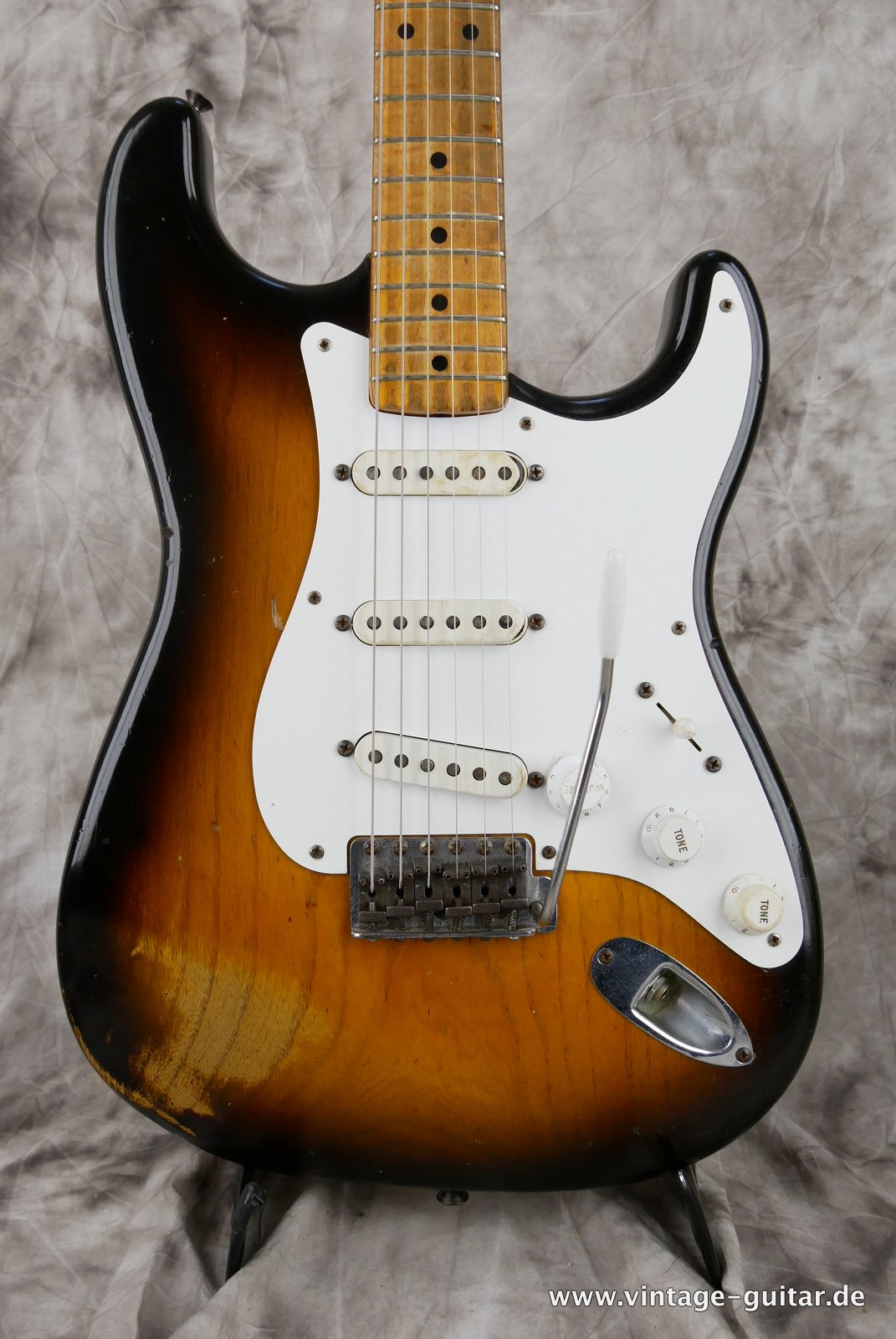 img/vintage/4944/Fender-Stratocaster-1955-002.JPG
