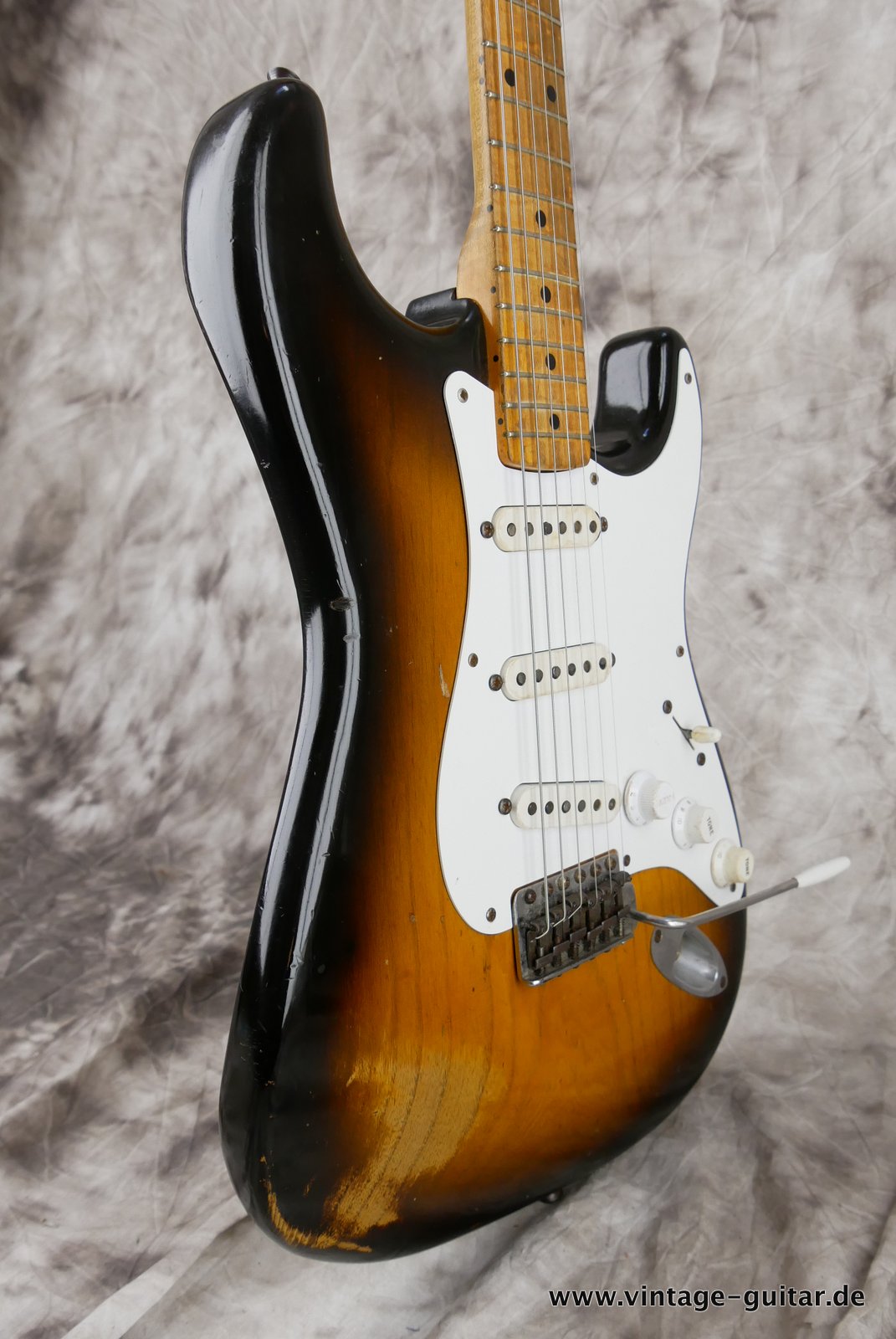 img/vintage/4944/Fender-Stratocaster-1955-005.JPG