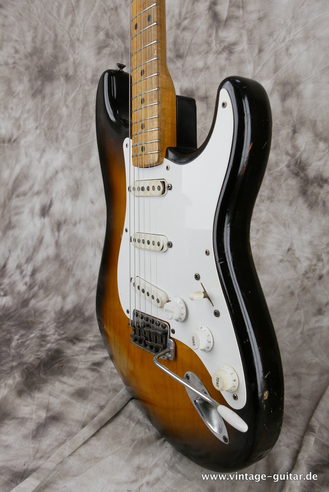 img/vintage/4944/Fender-Stratocaster-1955-006.JPG