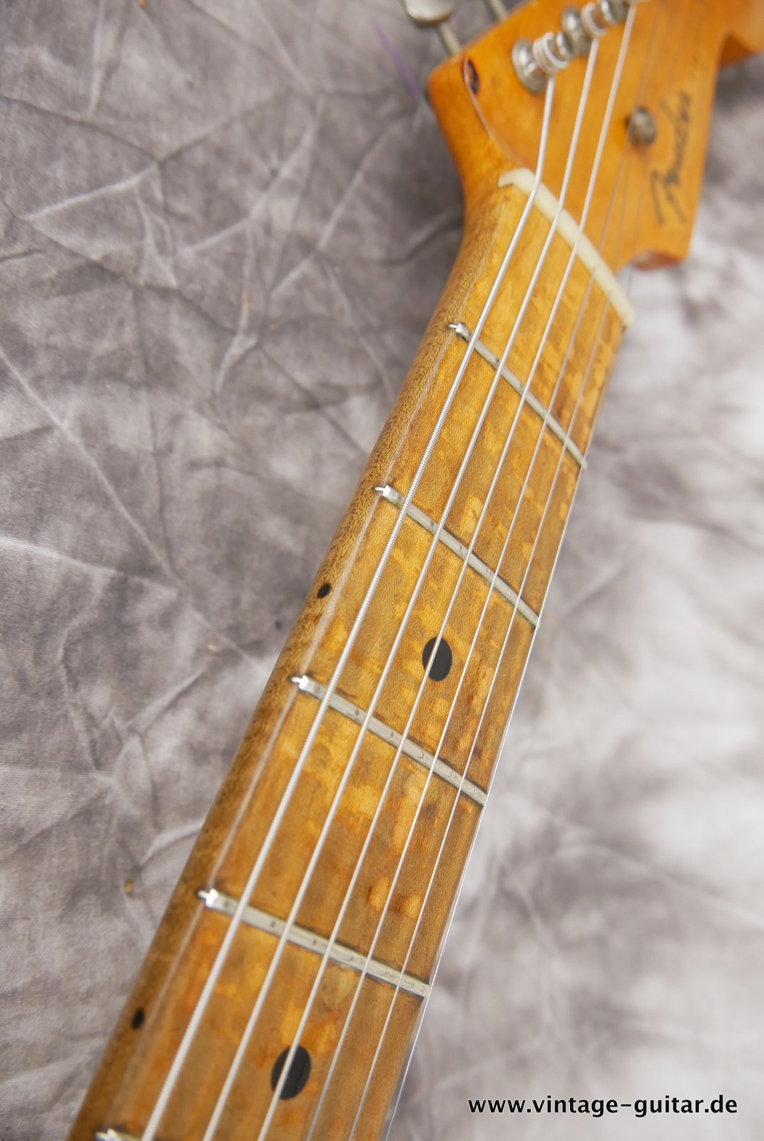 img/vintage/4944/Fender-Stratocaster-1955-013.JPG