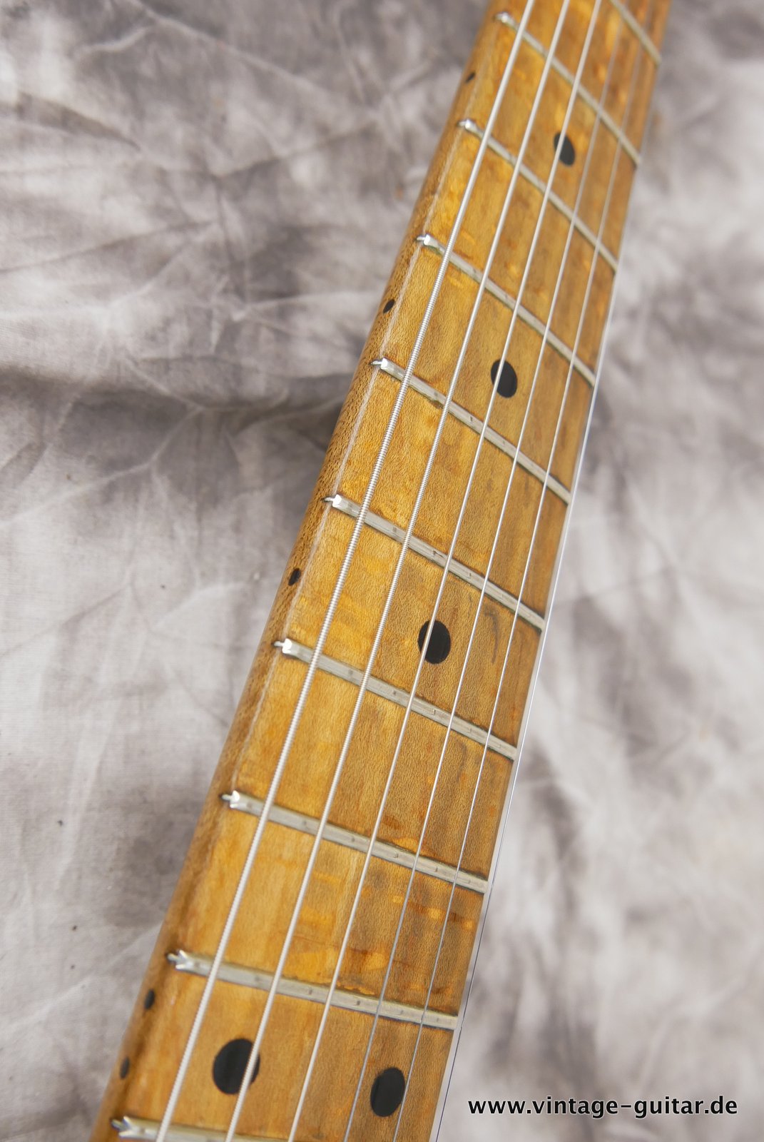 img/vintage/4944/Fender-Stratocaster-1955-014.JPG
