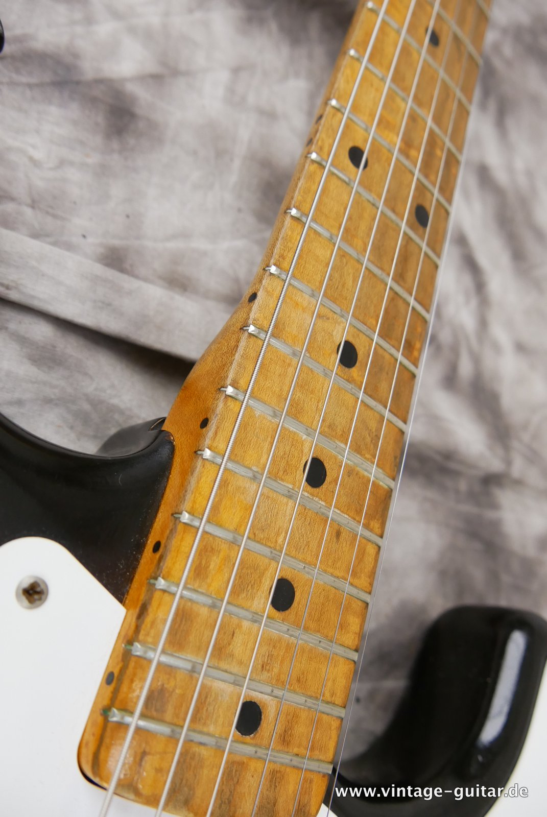 img/vintage/4944/Fender-Stratocaster-1955-015.JPG