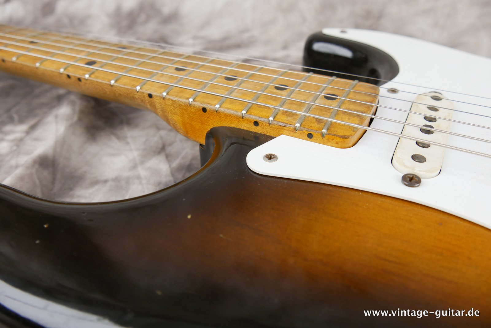 img/vintage/4944/Fender-Stratocaster-1955-022.JPG