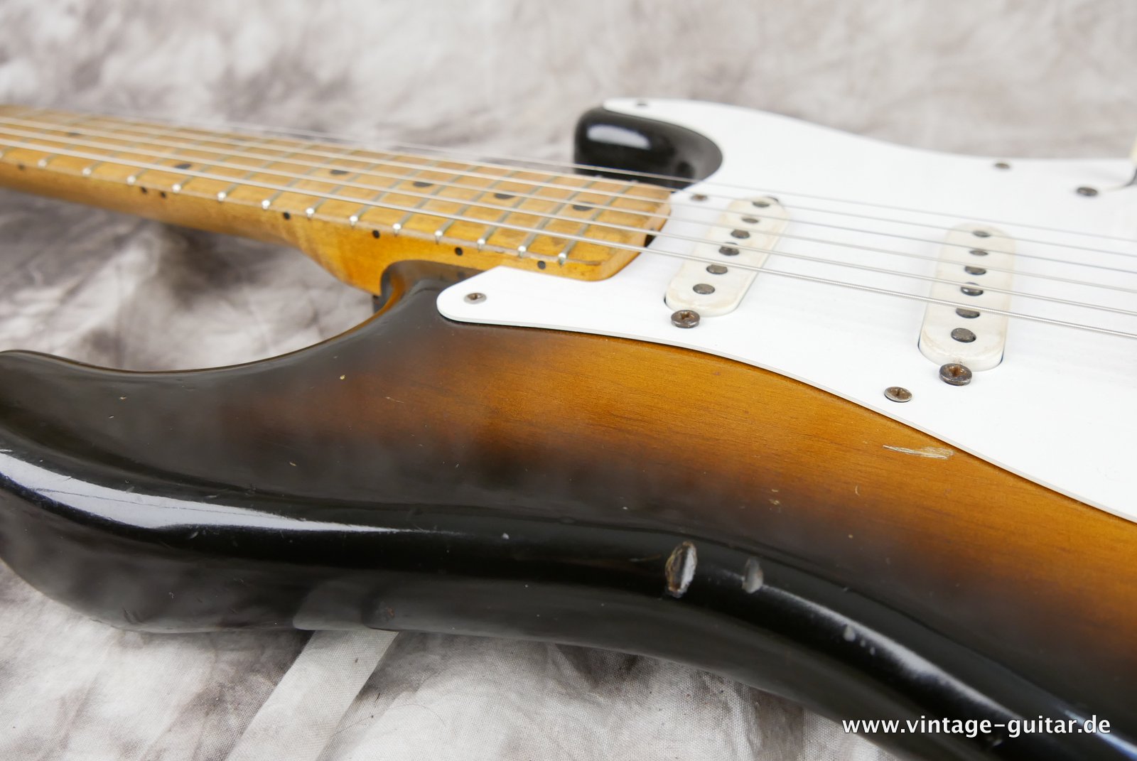 img/vintage/4944/Fender-Stratocaster-1955-023.JPG