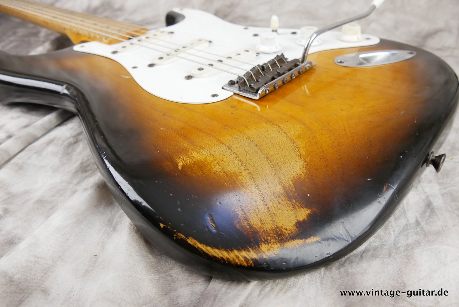 img/vintage/4944/Fender-Stratocaster-1955-024.JPG
