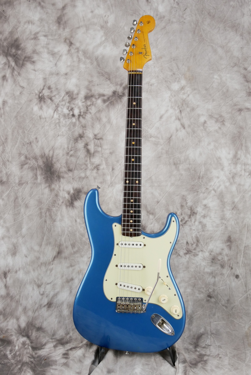 img/vintage/4948/Fender_Stratocaster_lake_placid_blue_refinish_1960-001.JPG