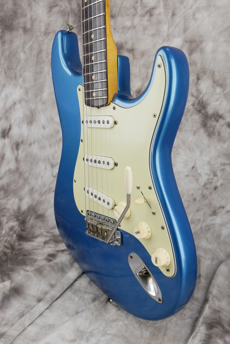 img/vintage/4948/Fender_Stratocaster_lake_placid_blue_refinish_1960-006.JPG