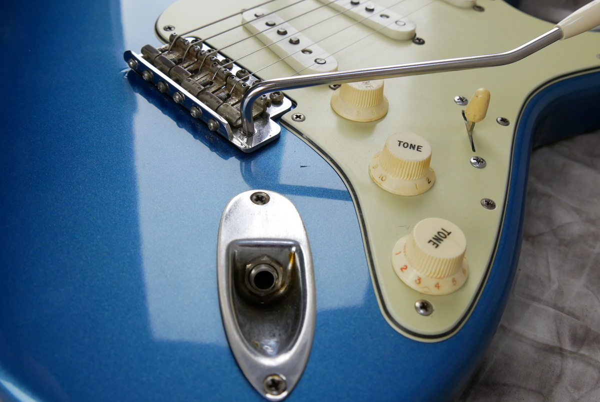 img/vintage/4948/Fender_Stratocaster_lake_placid_blue_refinish_1960-016.JPG