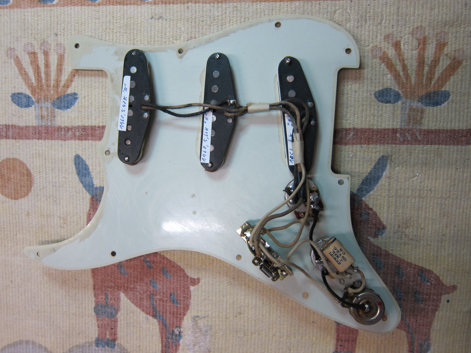 Fender_Stratocaster_lake_placid_blue_refinish_1960-040.JPG