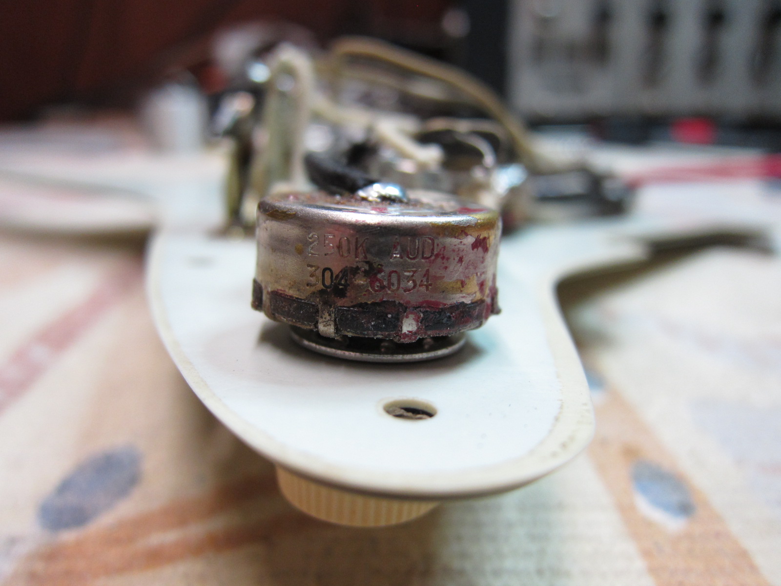 img/vintage/4948/Fender_Stratocaster_lake_placid_blue_refinish_1960-042.JPG