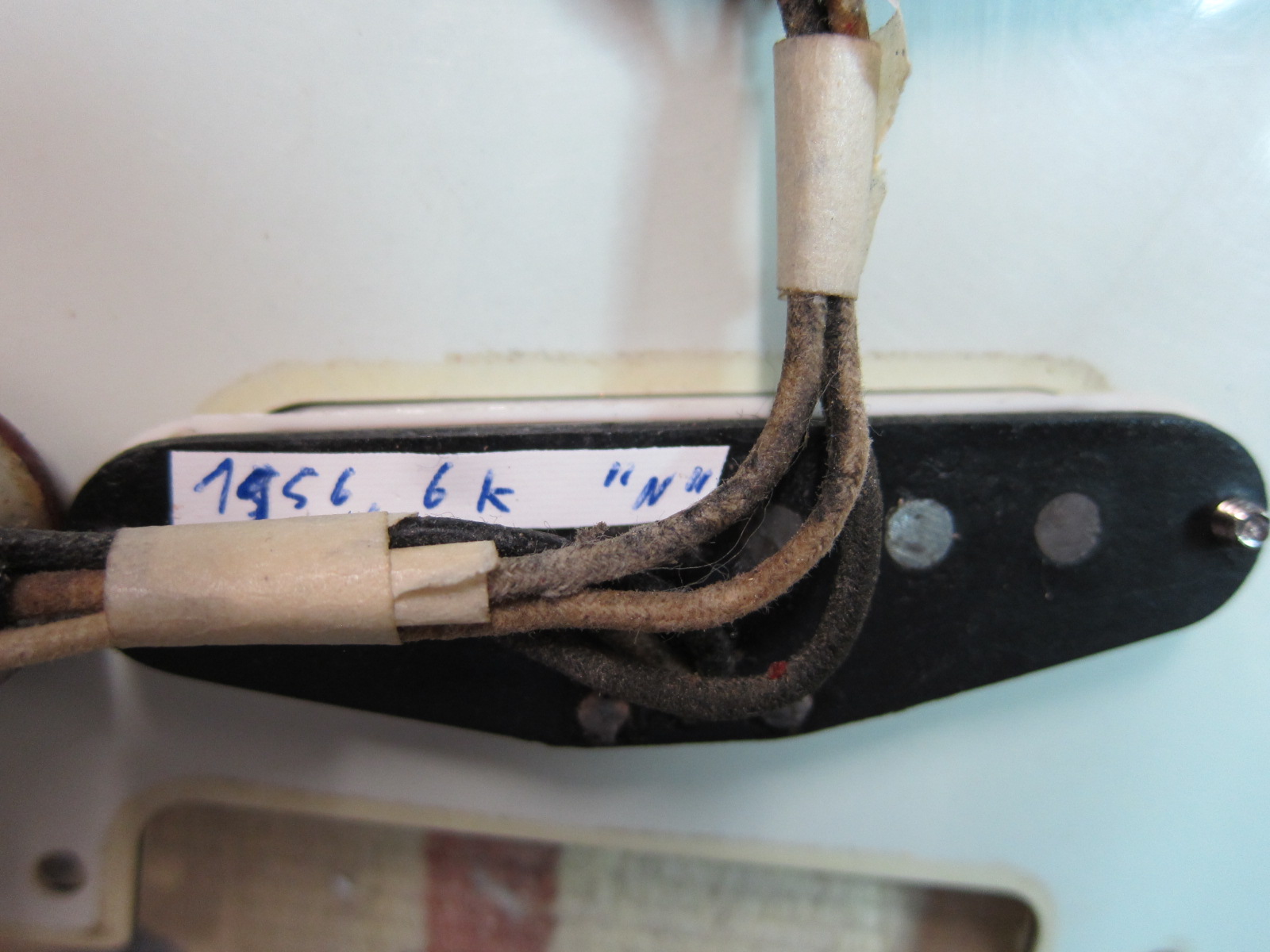 img/vintage/4948/Fender_Stratocaster_lake_placid_blue_refinish_1960-048.JPG