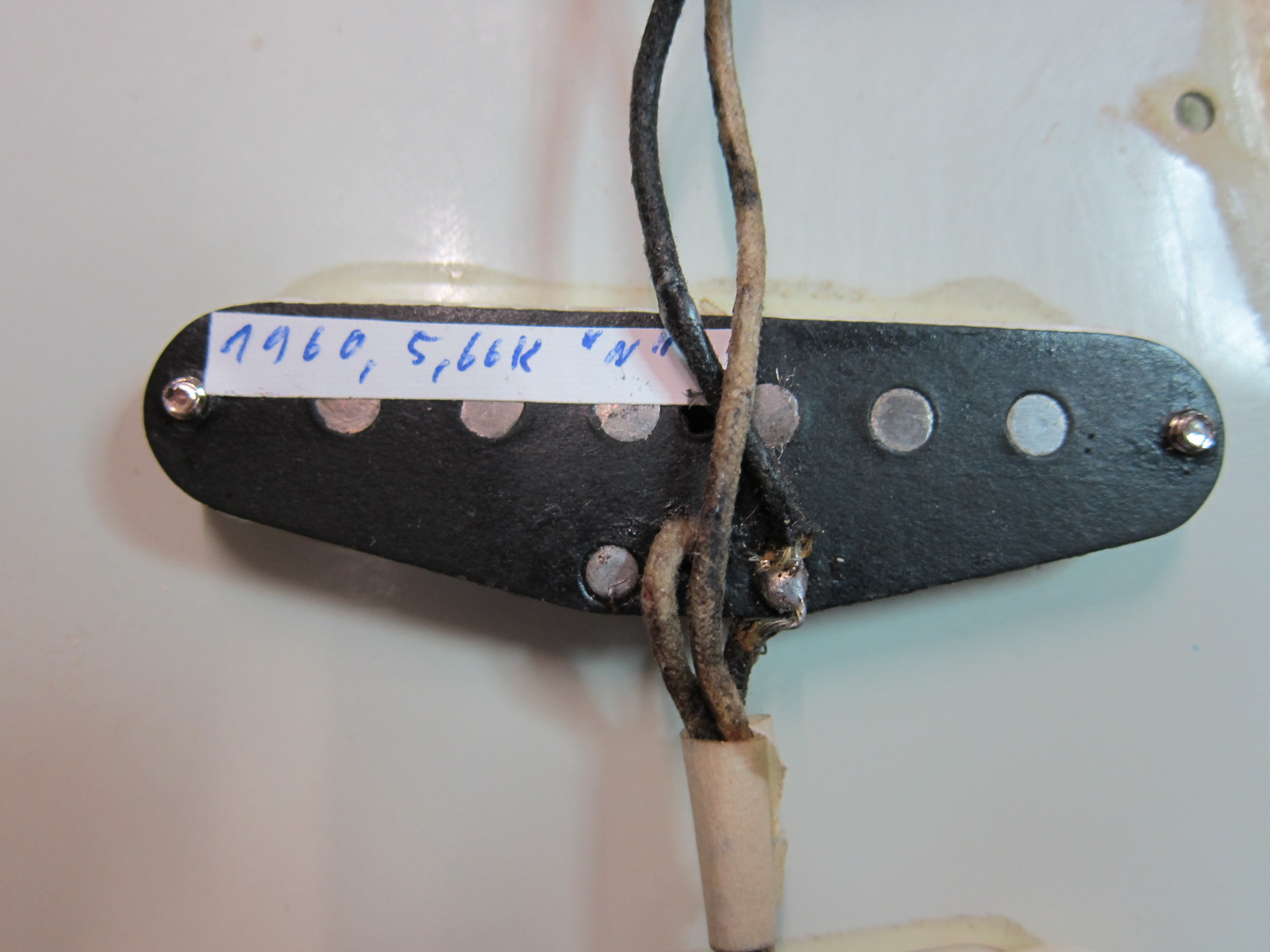 img/vintage/4948/Fender_Stratocaster_lake_placid_blue_refinish_1960-049.JPG
