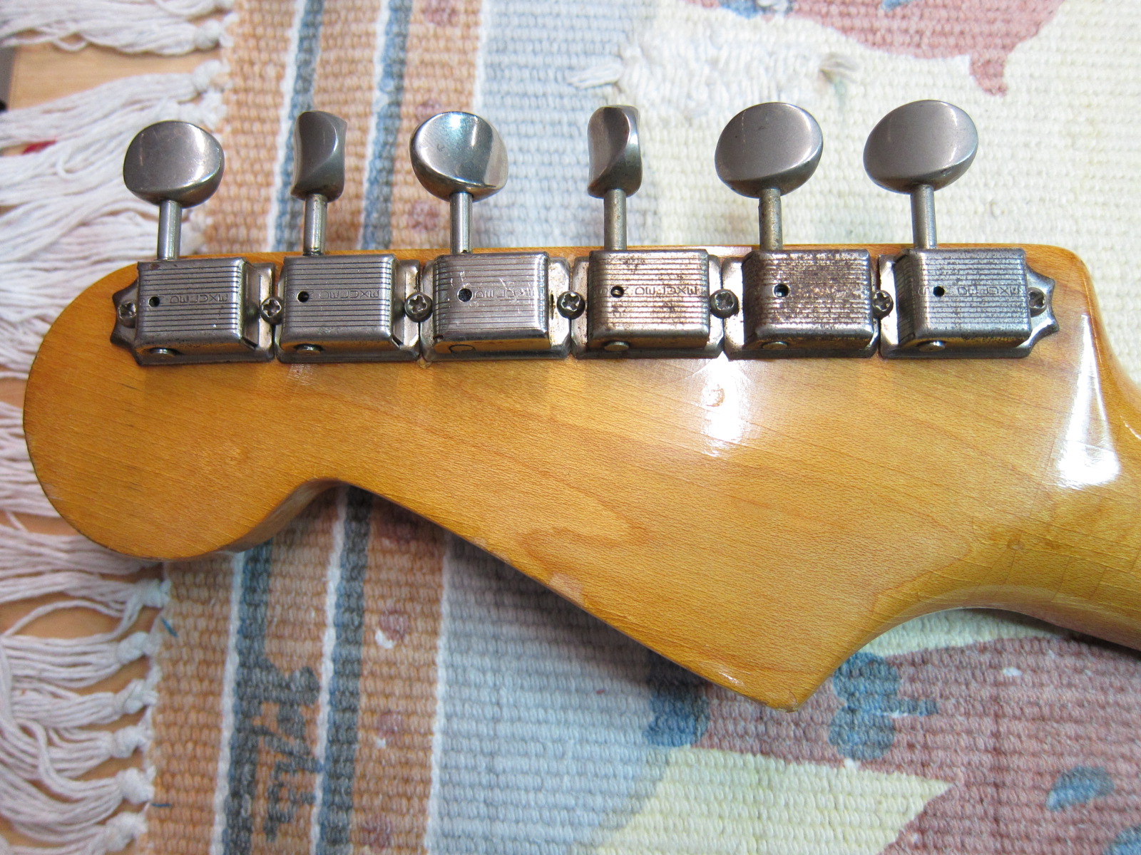 Fender_Stratocaster_lake_placid_blue_refinish_1960-056.JPG