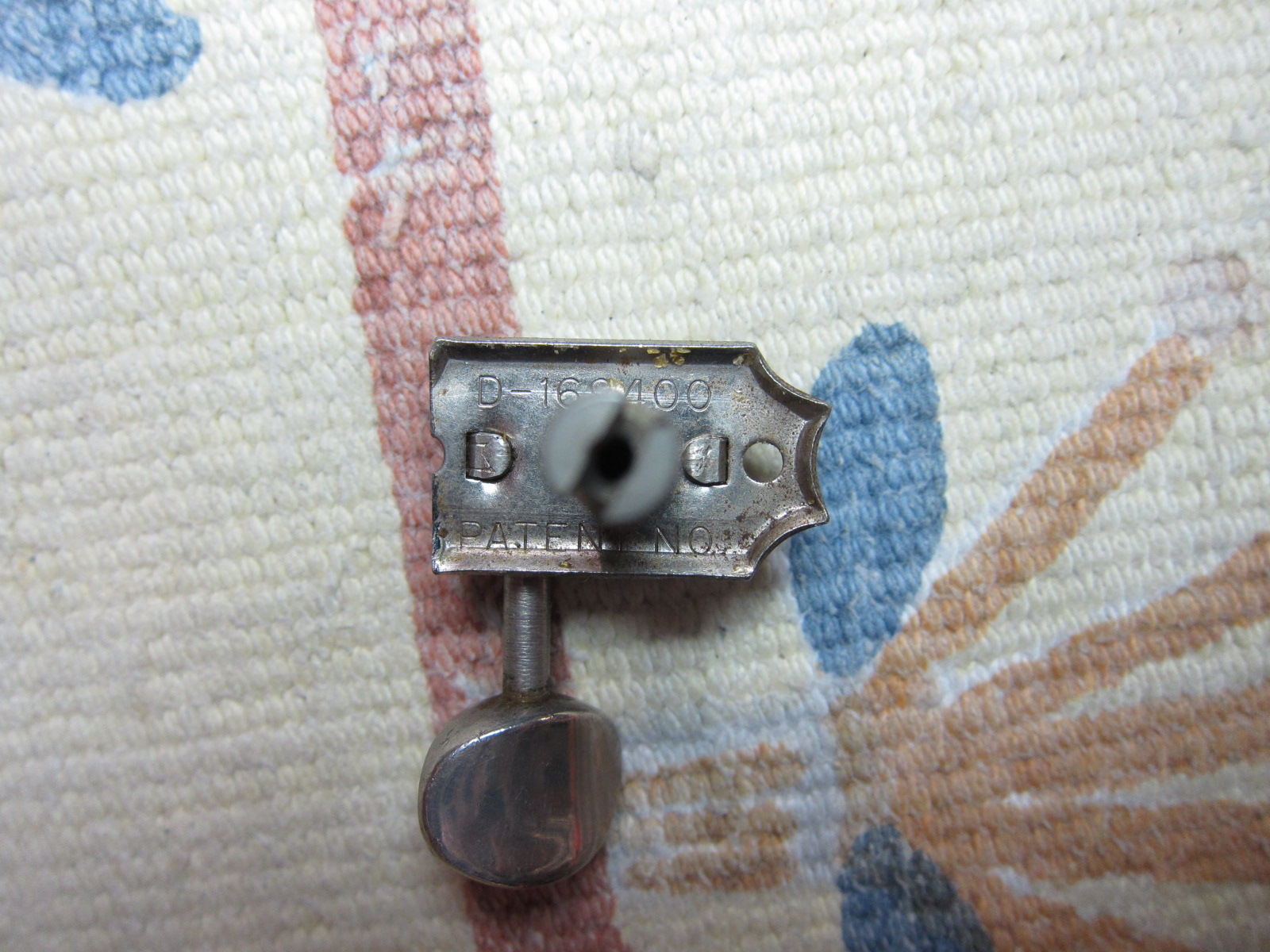 img/vintage/4948/Fender_Stratocaster_lake_placid_blue_refinish_1960-058.JPG