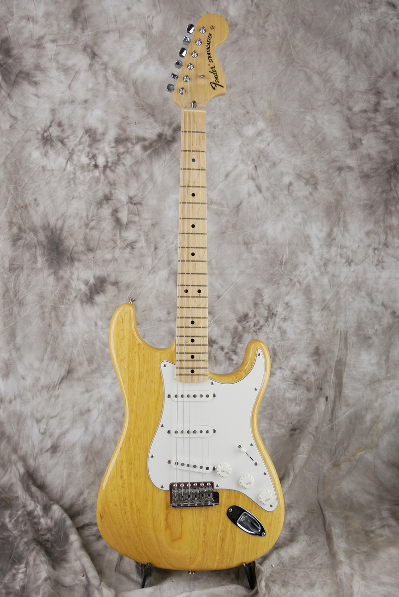 Fender_Stratocaster_AVRI_70s_natural_2006-001.JPG